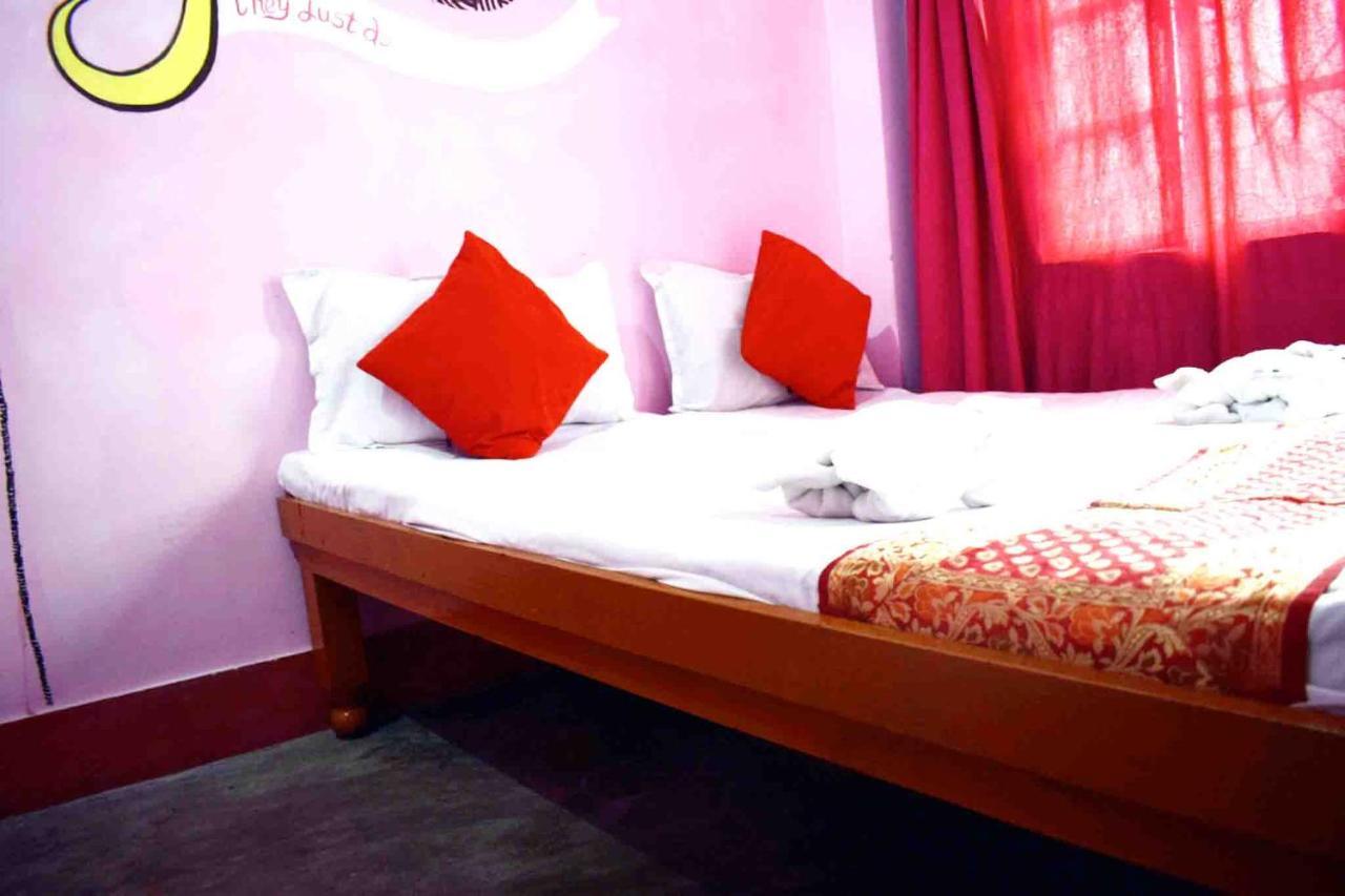 Family Guest House พาราณสี ภายนอก รูปภาพ