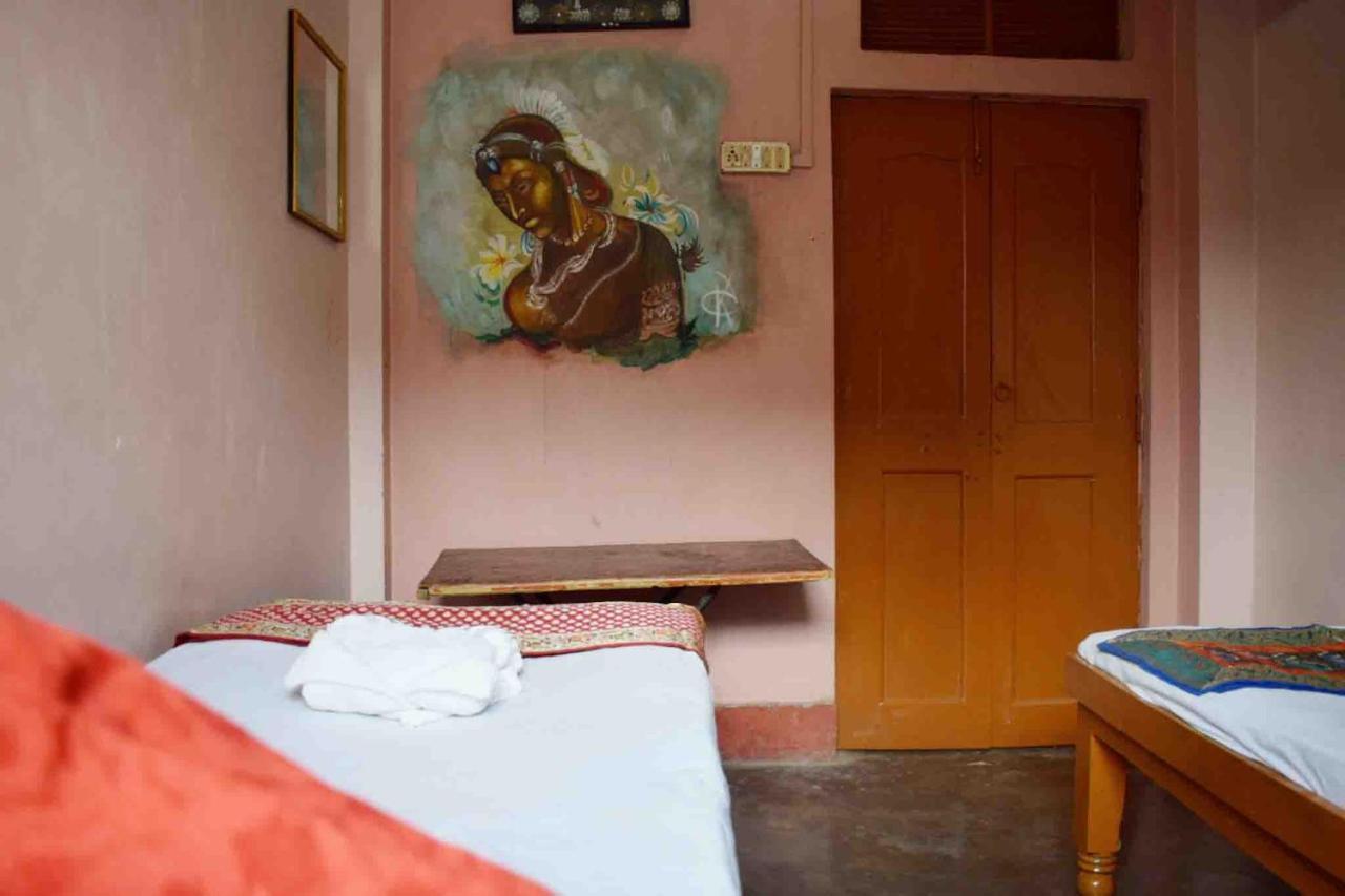 Family Guest House พาราณสี ภายนอก รูปภาพ