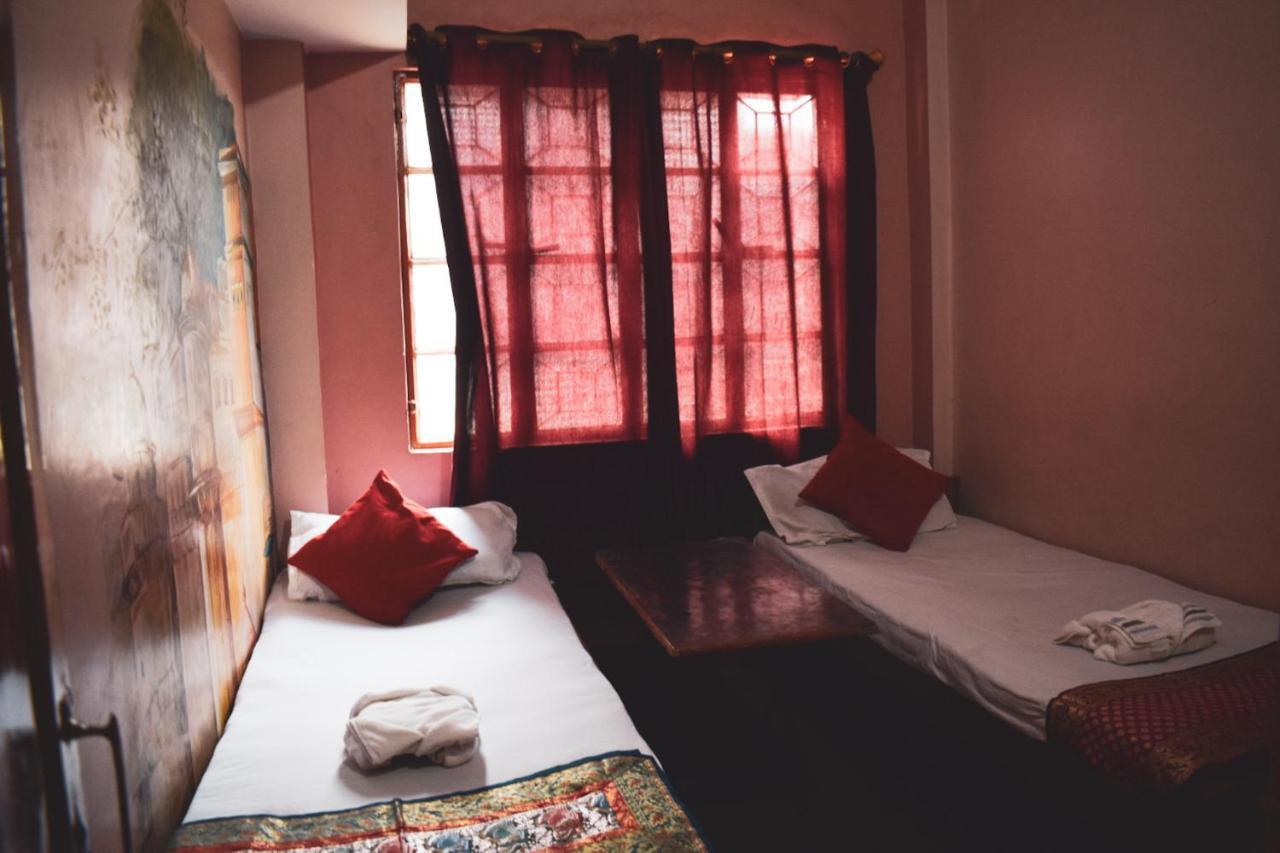 Family Guest House พาราณสี ภายนอก รูปภาพ