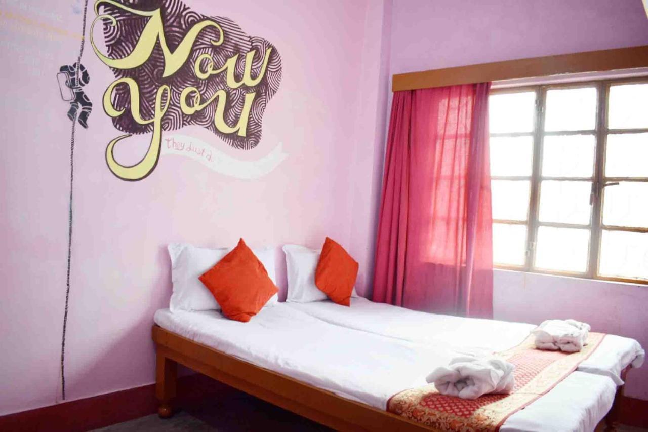 Family Guest House พาราณสี ภายนอก รูปภาพ