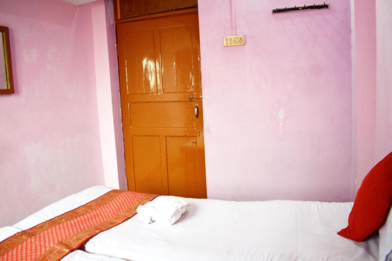 Family Guest House พาราณสี ภายนอก รูปภาพ