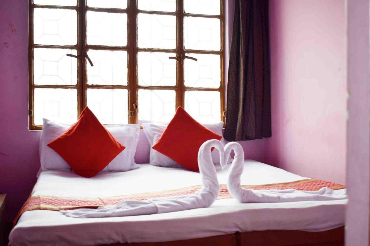 Family Guest House พาราณสี ภายนอก รูปภาพ
