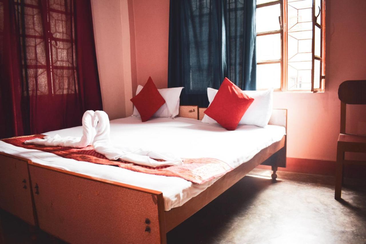 Family Guest House พาราณสี ภายนอก รูปภาพ