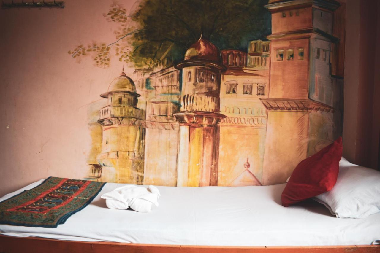 Family Guest House พาราณสี ภายนอก รูปภาพ