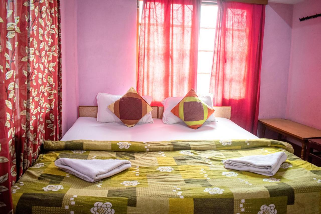 Family Guest House พาราณสี ภายนอก รูปภาพ