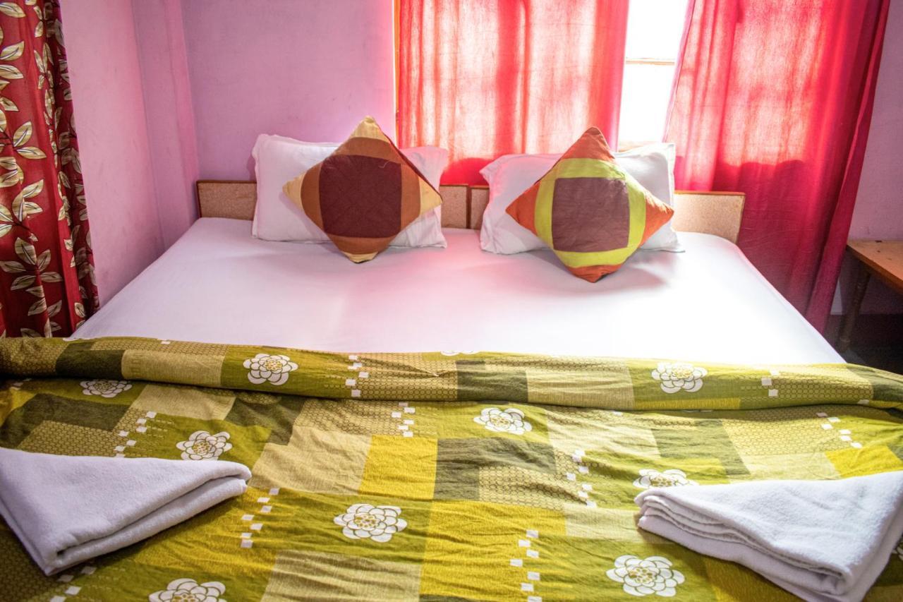 Family Guest House พาราณสี ภายนอก รูปภาพ