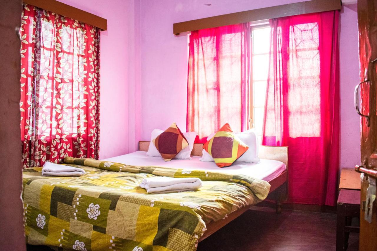 Family Guest House พาราณสี ภายนอก รูปภาพ