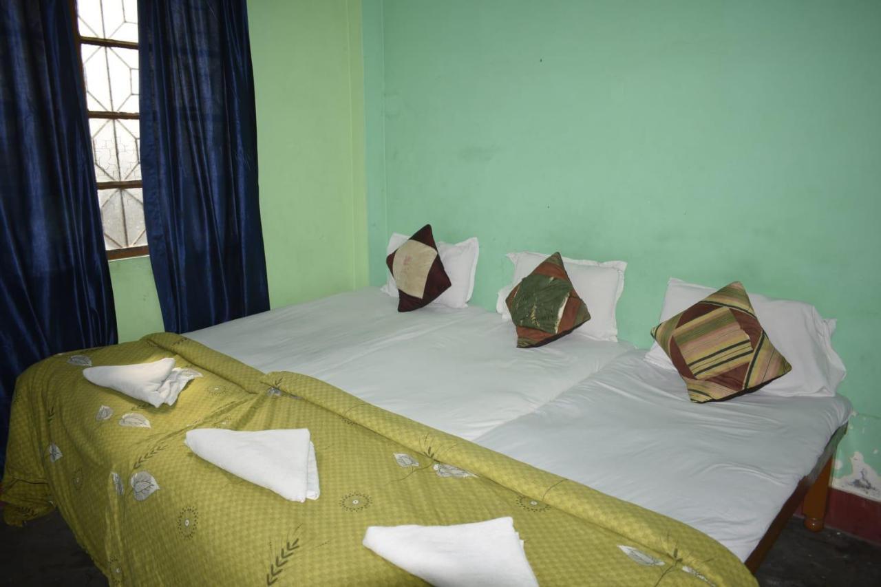 Family Guest House พาราณสี ภายนอก รูปภาพ