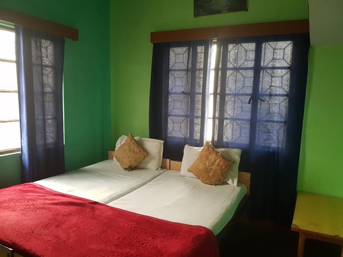Family Guest House พาราณสี ภายนอก รูปภาพ